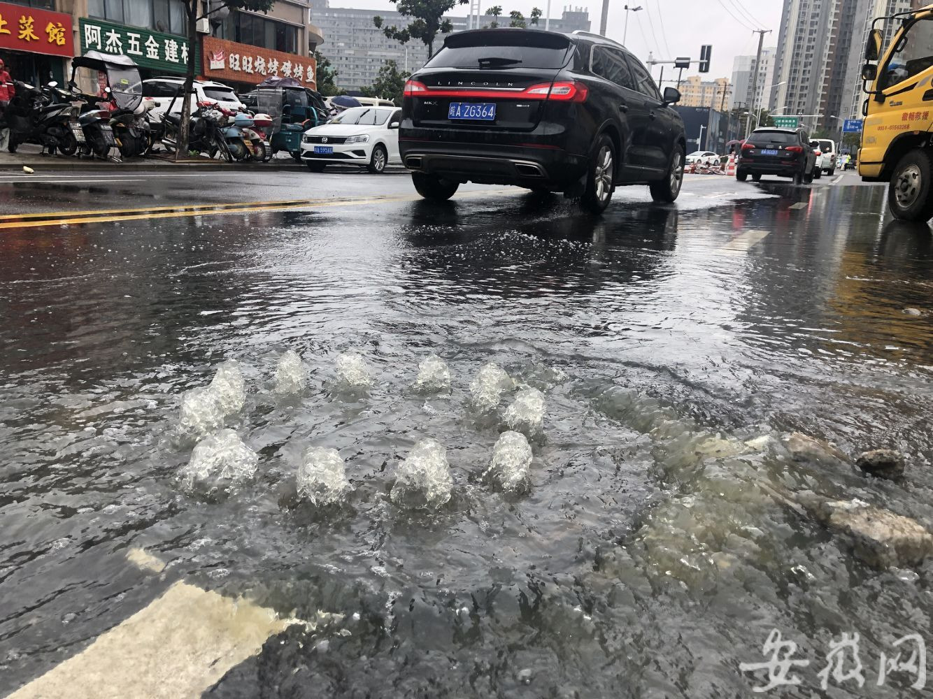 面對(duì)全國洪澇頻發(fā)，智慧井蓋科學(xué)預(yù)警
