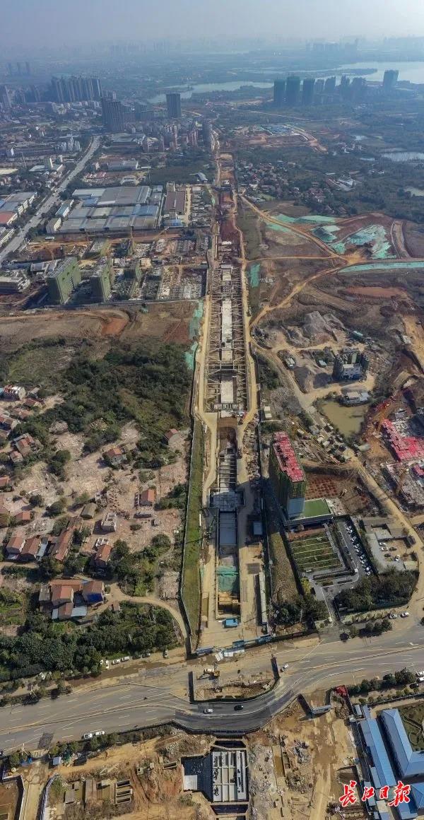 中法武漢生態(tài)示范城“法式”地下綜合管廊下月完工，水電氣、通信等管線全部入廊