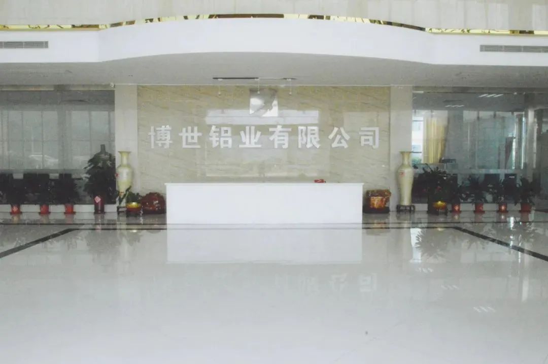 廣東這家鋁企業(yè)新建一條立式靜電粉未噴涂生產(chǎn)線！
